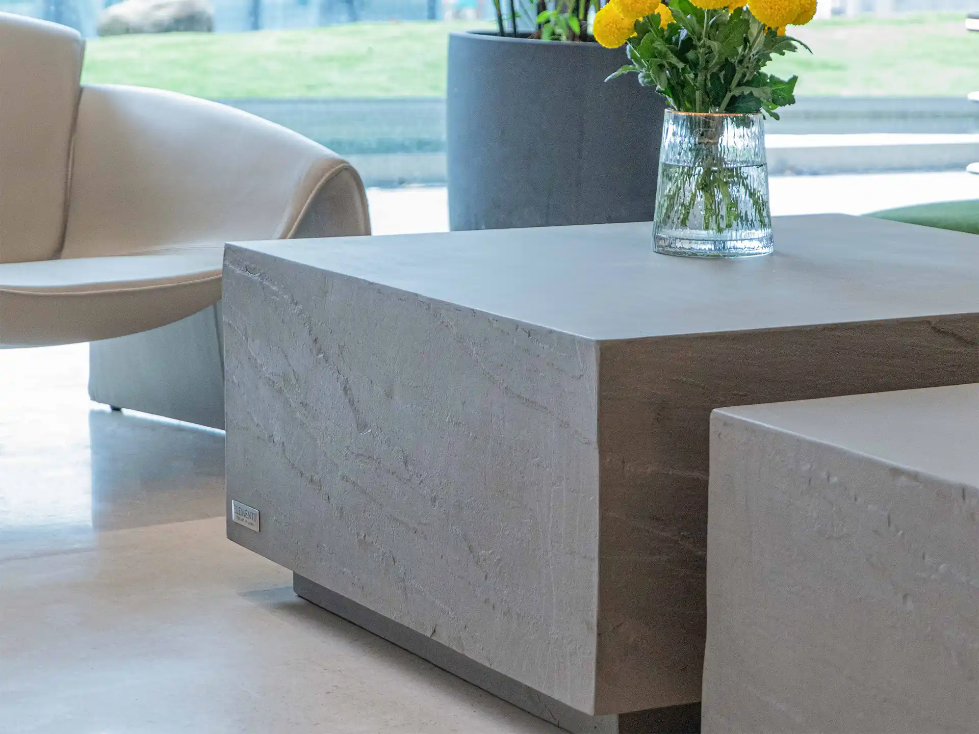 Table basse carrée moyenne 鈥?1