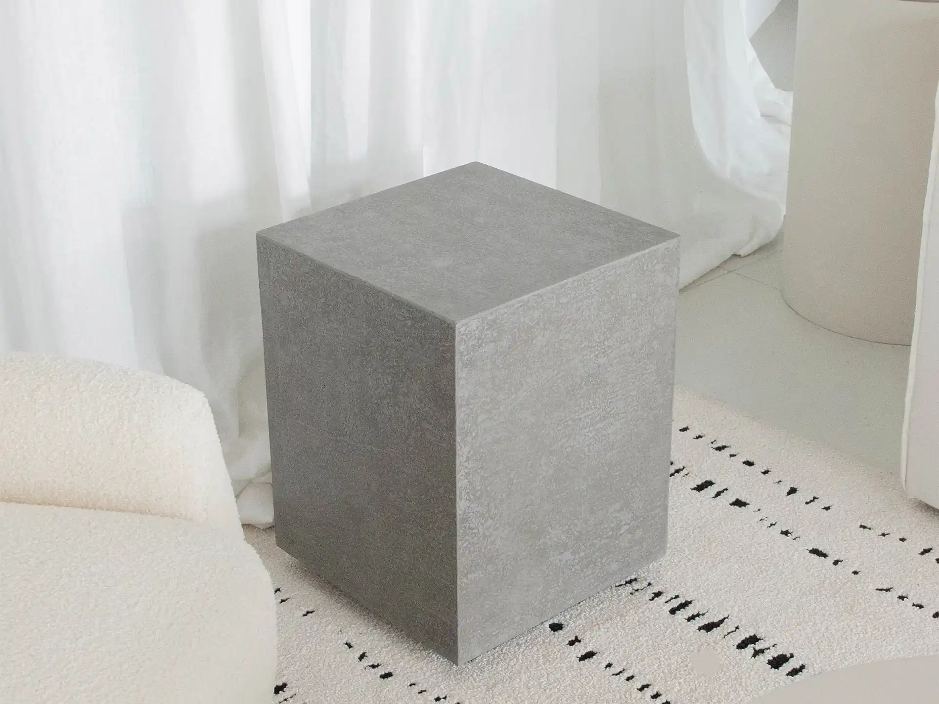 Petite table d'appoint 鈥?1